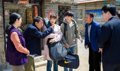 东北乡村喜剧电视剧推荐(轻喜剧温暖的村庄吹响欢乐集结号)