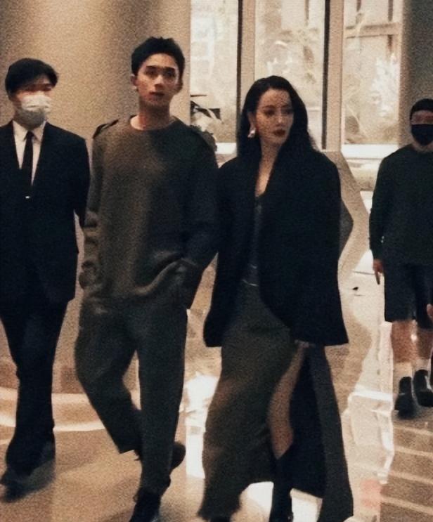 蒋依依吴磊最萌身高差(34遇人不淑)(33)