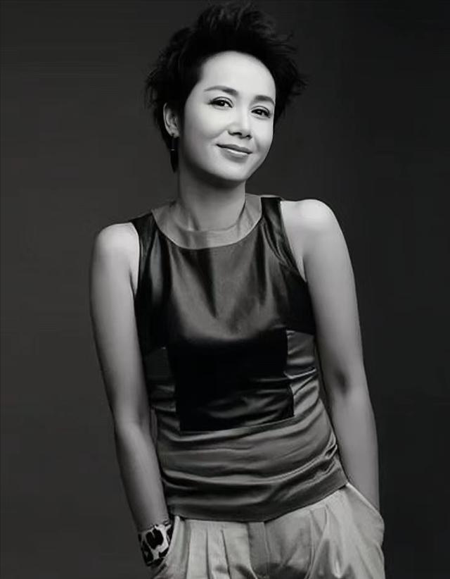 蒋雯丽现在的婚姻状况(结婚30年丈夫屡屡出轨)(18)