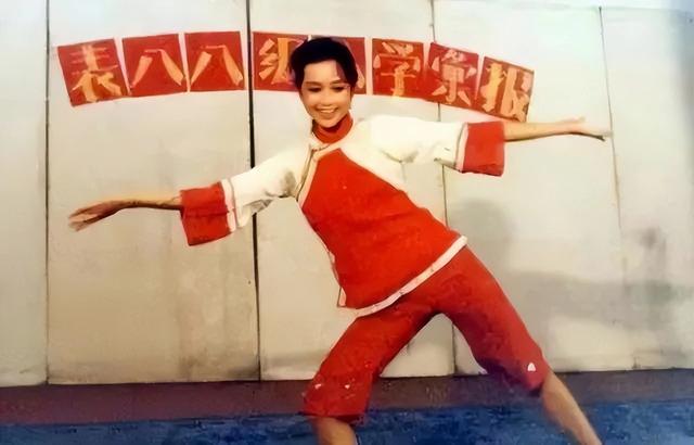 蒋雯丽现在的婚姻状况(结婚30年丈夫屡屡出轨)(24)