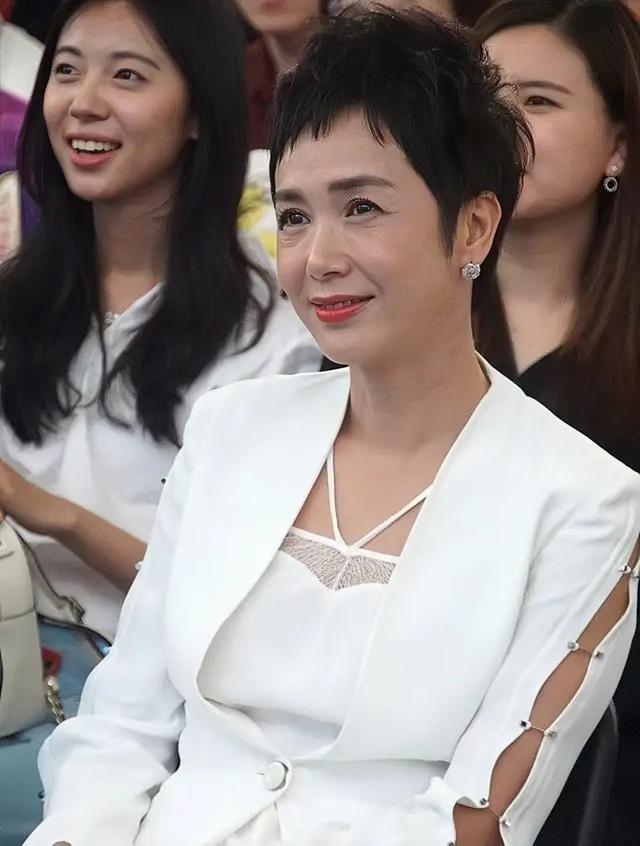 蒋雯丽现在的婚姻状况(结婚30年丈夫屡屡出轨)(15)