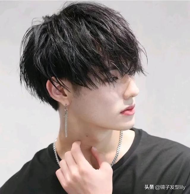 男士4-5厘米烫头发型推荐(帅气男士的发型有哪些)(11)