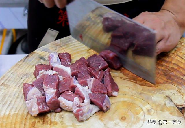 牛腩炖土豆做法最正宗的做法(牛腩炖土豆很多人都做错了)(2)