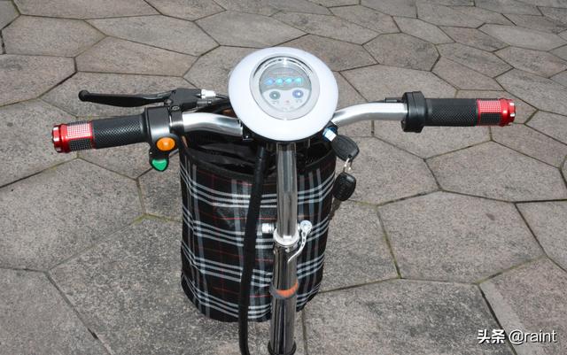 小海豚折叠踏板电动车(代步首选之小海豚折叠电动车)(4)