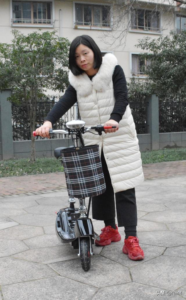 小海豚折叠踏板电动车(代步首选之小海豚折叠电动车)(7)