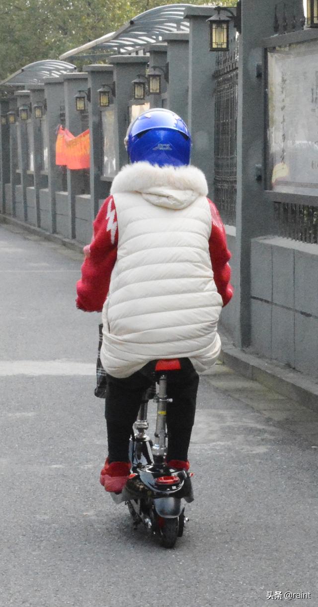 小海豚折叠踏板电动车(代步首选之小海豚折叠电动车)(9)
