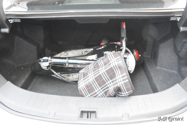 小海豚折叠踏板电动车(代步首选之小海豚折叠电动车)(10)