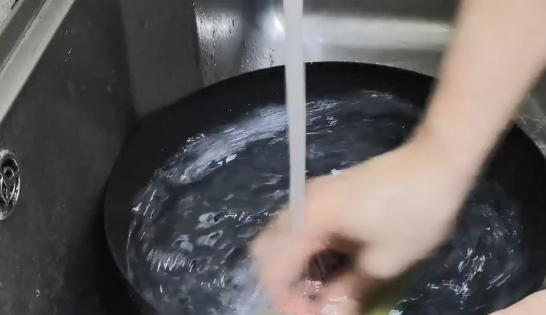 猪油开锅方法,开锅方法铁锅不用猪油怎么开图14