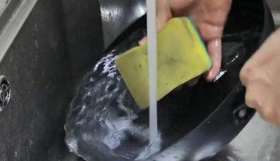 猪油开锅方法,开锅方法铁锅不用猪油怎么开图10