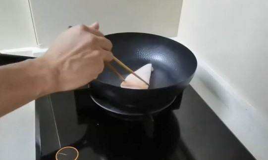 猪油开锅方法,开锅方法铁锅不用猪油怎么开图4