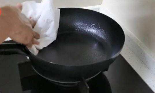 猪油开锅方法,开锅方法铁锅不用猪油怎么开图7