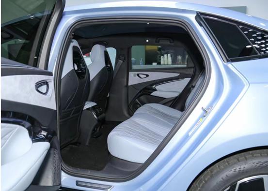 推荐5款口碑最好的新能源车型（两款20万级别高端新能源轿车）(10)