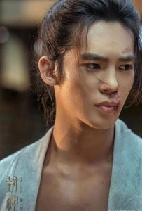 ​比姬发的胸更值得羡慕的是他的头发