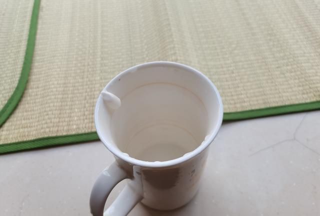 水杯有异味怎么去除