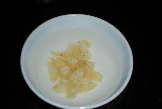 百合可以和梨一起煮,百合能和梨冰糖一起炖吗图7