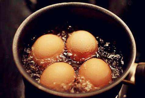 怎样煮蛋不破易拿开壳,怎么煮鸡蛋不破壳还好剥皮图11