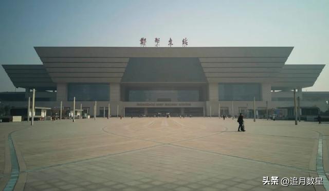 在郑州东站坐高铁健康码会变红吗(高铁站赋黄码让郑州上热搜)(3)