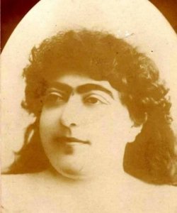 ​19世纪伊朗公主照片曝光：145人向她求婚，13人被拒寻短见