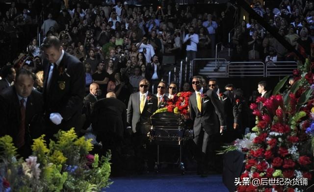 迈克尔杰克逊出殡车队(生前保镖披露迈克尔杰克逊神秘生活)(6)