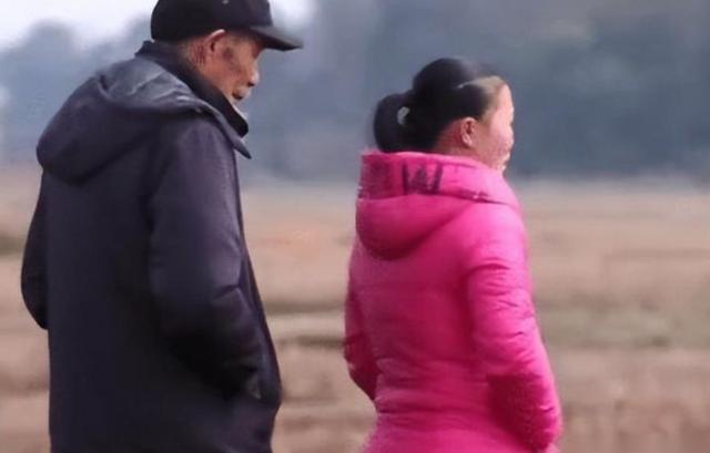 20岁女孩为报恩嫁60岁大叔大结局（湖南26岁女子嫁给71岁老人）(6)