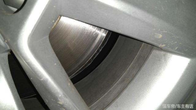 汽车刹车片的种类及图解（这5款车型原厂刹车片寿命最短）(6)