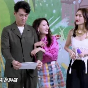 贺刚和高露结婚照(靳东高露被质疑亲密)