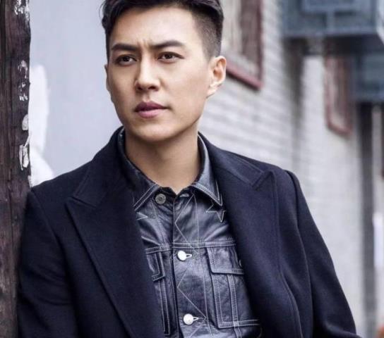 贺刚和高露结婚照（靳东高露被质疑亲密）(6)