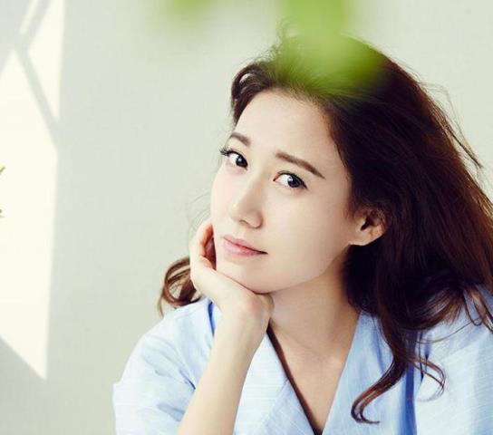 贺刚和高露结婚照（靳东高露被质疑亲密）(11)