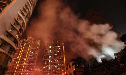 高层发生火灾时正确的逃生方法是什么,高层火灾发生时正确的逃生方法是图2