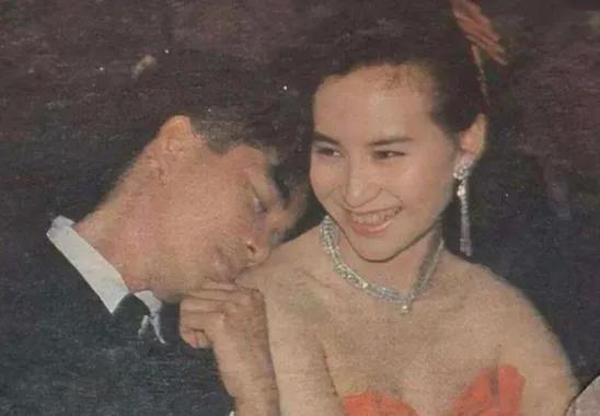 最感动人心的爱情故事（二十个感人落泪的爱情故事背后）(21)