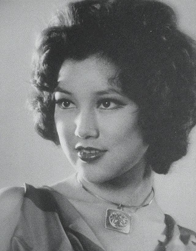 刘晓庆颜值巅峰之作一代妖后（刘晓庆拉皮多次耳粘脸）(28)