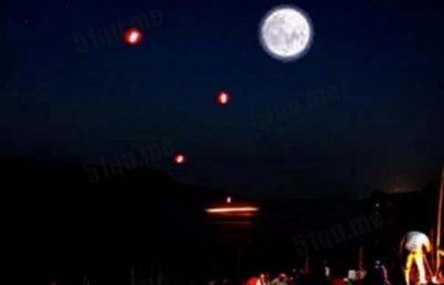 ​泰国湄公河诡异的那加火球揭秘，不计其数火球从水里窜出