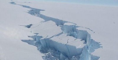 ​史上最大冰山崩离，面积达6000平方公里_相称于所有上海