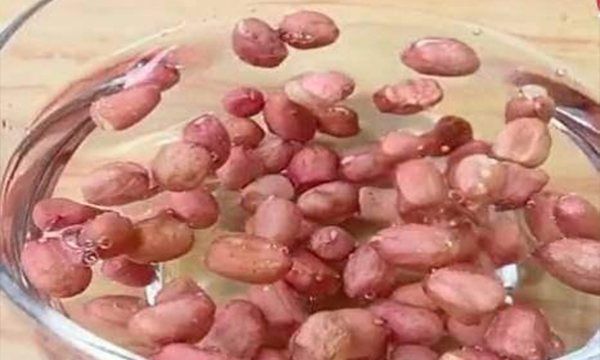 水煮花生米要煮多久,水煮花生一般煮多久多长时间能把花生煮熟啊图4