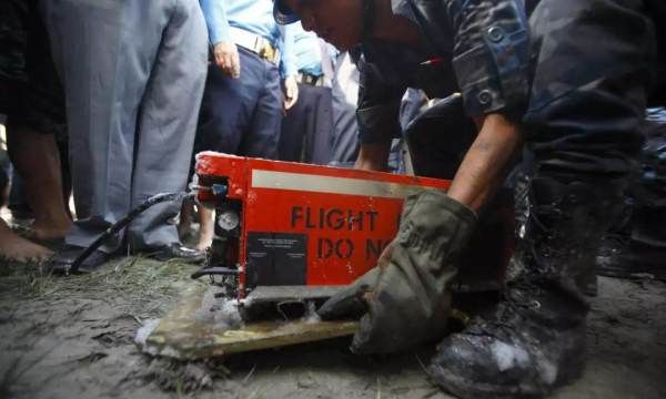 飞机黑匣子是什么颜色,飞机的黑匣子是什么颜色的图7