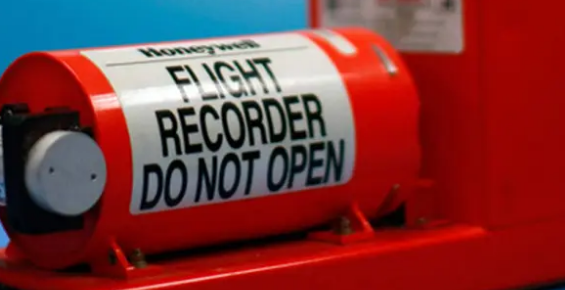 飞机黑匣子是什么颜色,飞机的黑匣子是什么颜色的图1