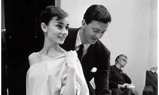 你知道纪梵希和赫本吗（品牌故事纪梵希与赫本之间明目张胆的偏爱）(5)