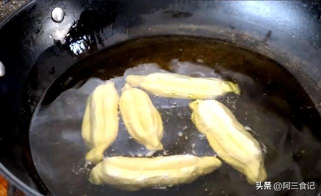 自制油条如何才能蓬松又酥脆（油条原来这么简单）(7)