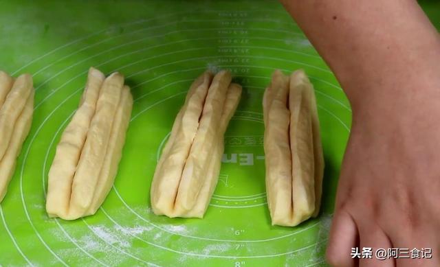 自制油条如何才能蓬松又酥脆（油条原来这么简单）(6)