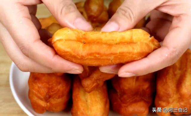 自制油条如何才能蓬松又酥脆（油条原来这么简单）(8)