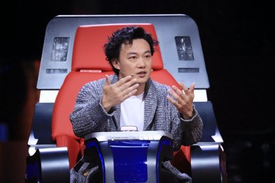 ​中国新歌声第二季首播收视率破2 陈奕迅首秀唱歌跳舞嗨翻全场