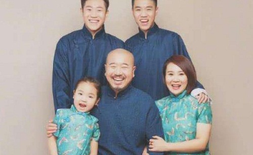  王小利一家五口