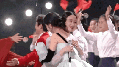 龚琳娜吐槽王菲完整版(神曲女王龚琳娜)