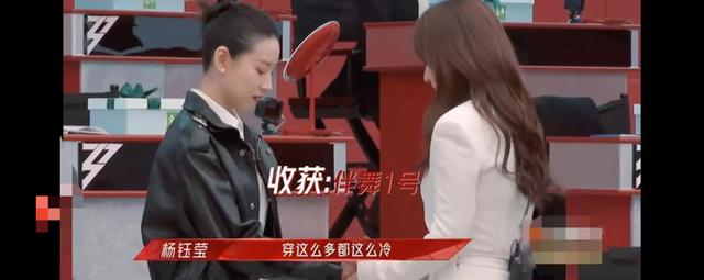 杨钰莹晒美照清新减龄气质优雅（杨钰莹说话太好听）(13)