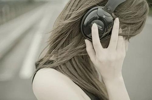 最动听的十首背景音乐(50首经典背景音乐)(3)