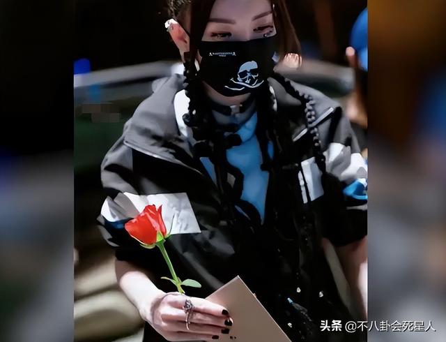 最敢穿的4位女星(黑红心机被嘲)(20)