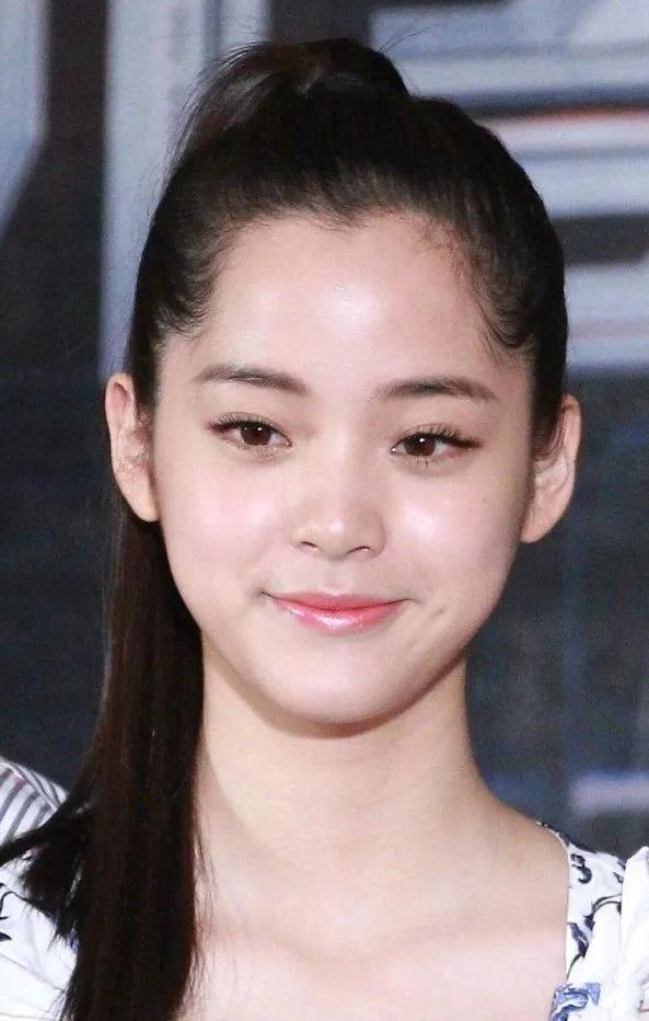 六种常见的女生减龄发型(女生巨显老的3款发型)(30)