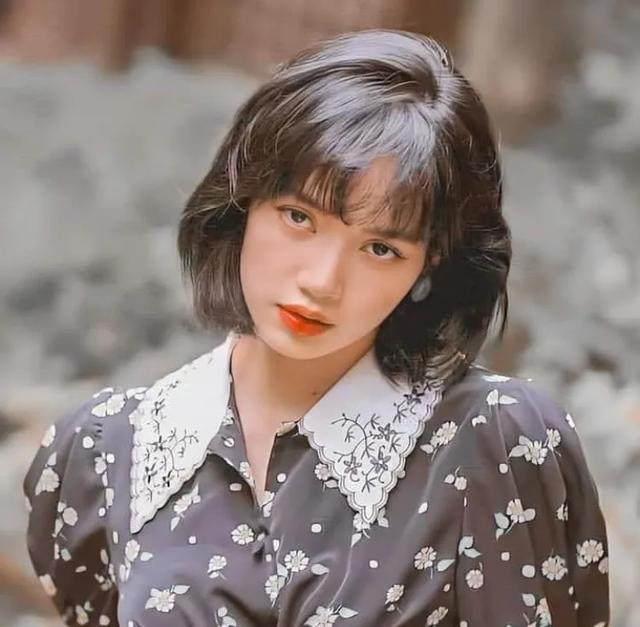 六种常见的女生减龄发型(女生巨显老的3款发型)(2)