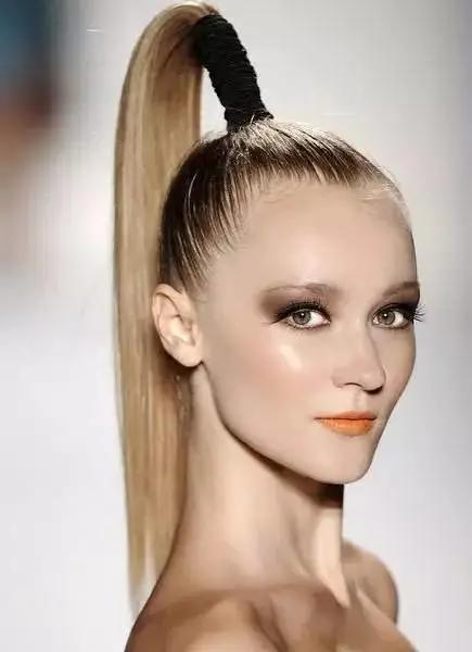 六种常见的女生减龄发型(女生巨显老的3款发型)(28)