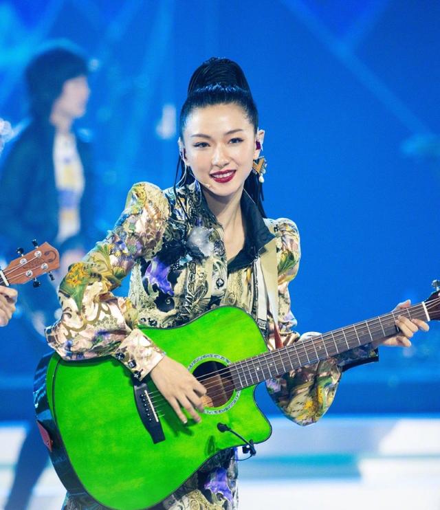 六种常见的女生减龄发型(女生巨显老的3款发型)(29)